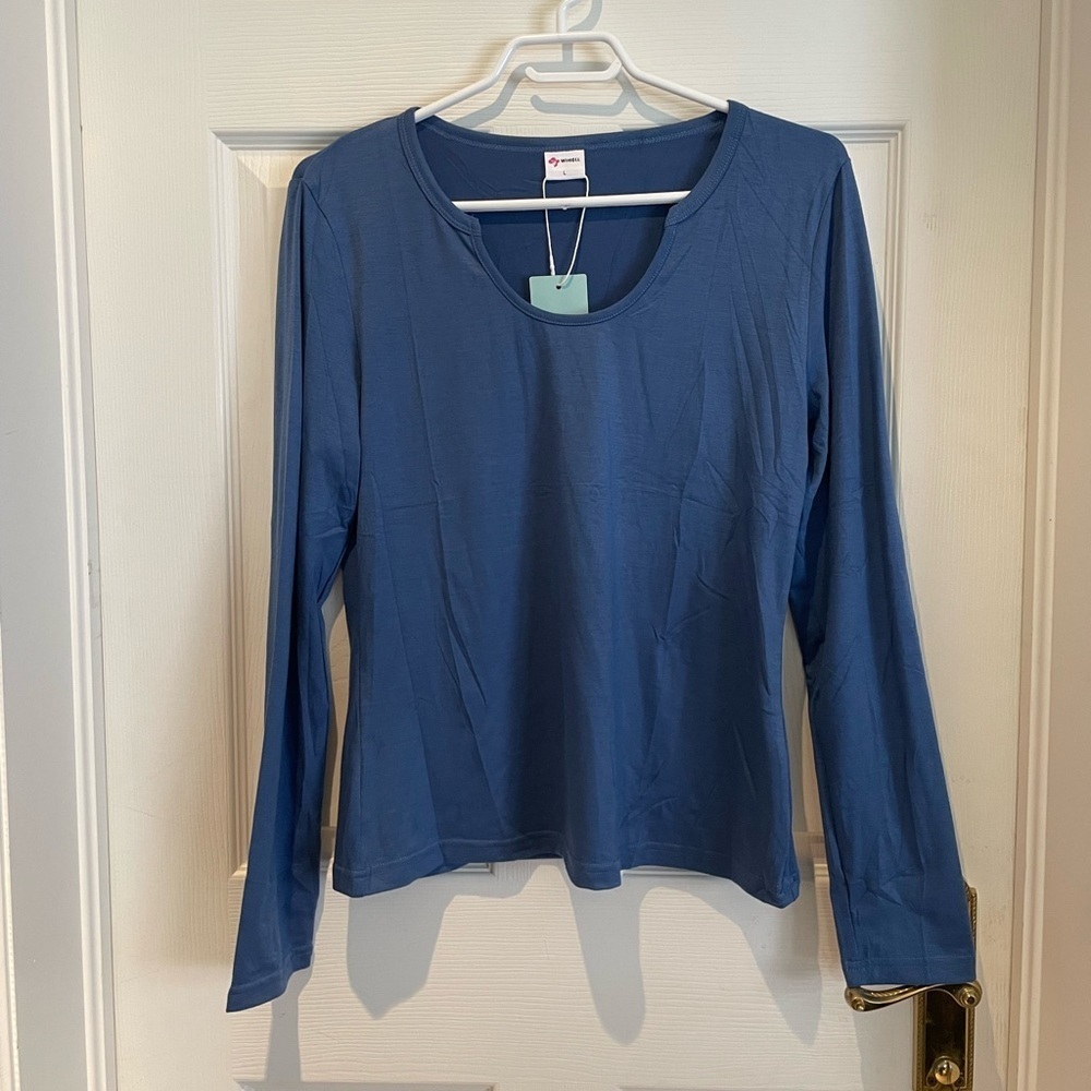 BNWT scoop neck long sleeve